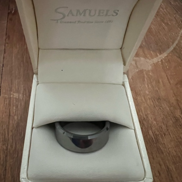 2 mens Tungsten Carbide wedding bands - Picture 4 of 4